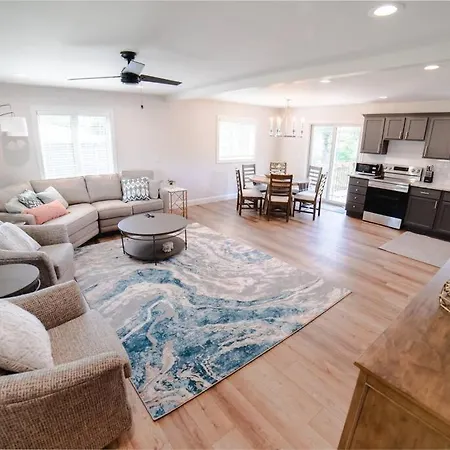 Woodland View House With Jacuzzi & Sauna!